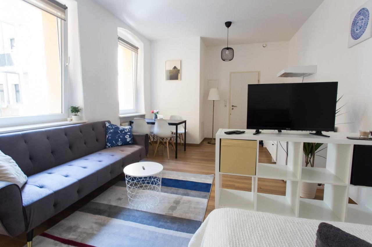 FULL HOUSE Studios - Hawk Apartment - NETFLIX, WiFi inkl Halle  Exterior foto