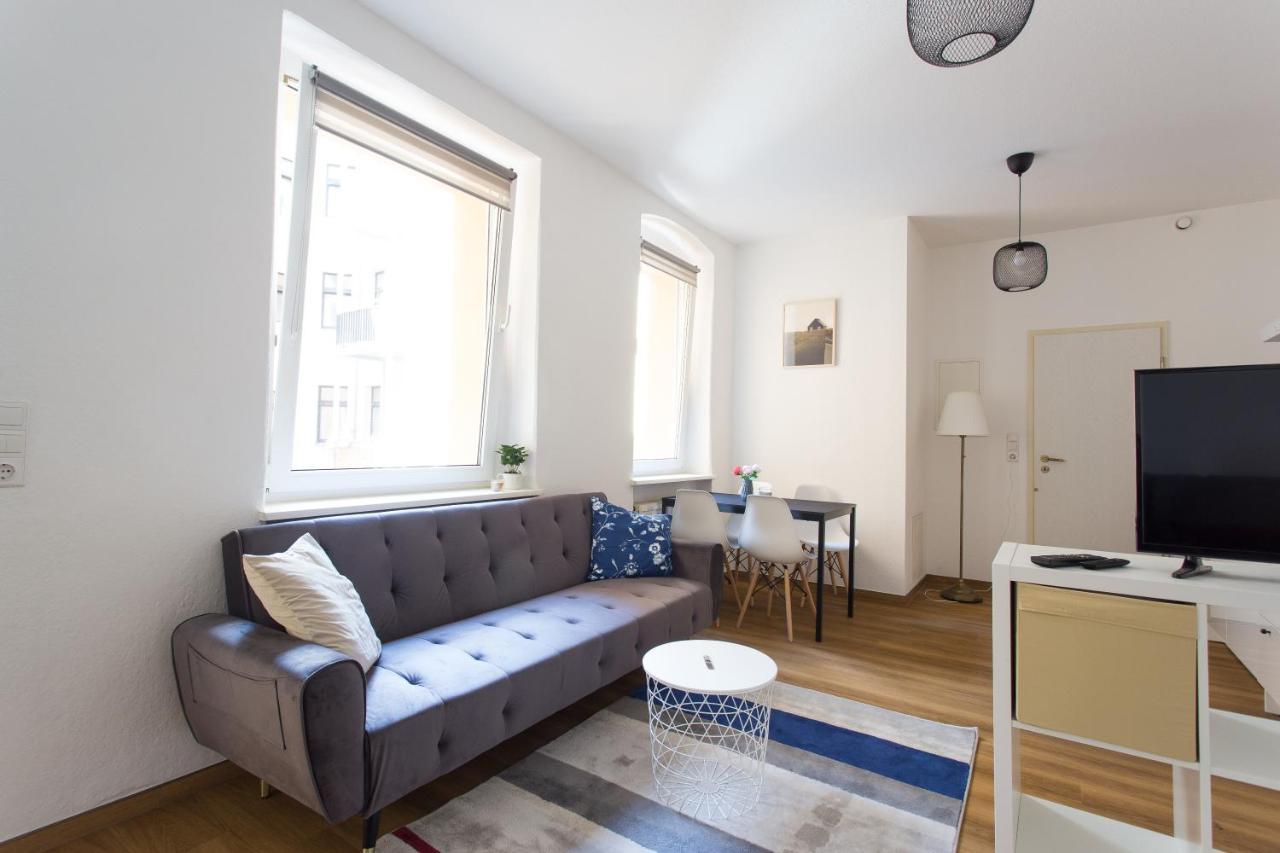 FULL HOUSE Studios - Hawk Apartment - NETFLIX, WiFi inkl Halle  Exterior foto