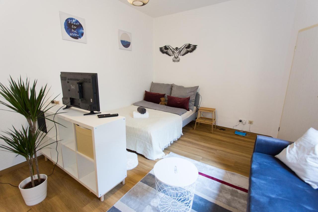 FULL HOUSE Studios - Hawk Apartment - NETFLIX, WiFi inkl Halle  Exterior foto