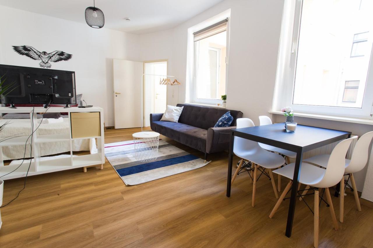 FULL HOUSE Studios - Hawk Apartment - NETFLIX, WiFi inkl Halle  Exterior foto