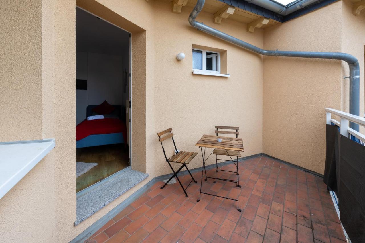 FULL HOUSE Studios - Hawk Apartment - NETFLIX, WiFi inkl Halle  Exterior foto