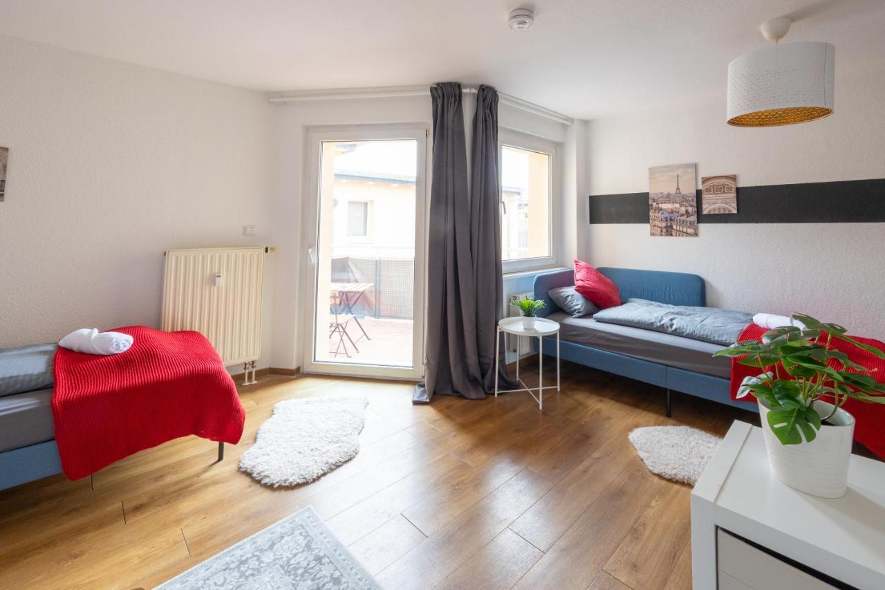 FULL HOUSE Studios - Hawk Apartment - NETFLIX, WiFi inkl Halle  Exterior foto