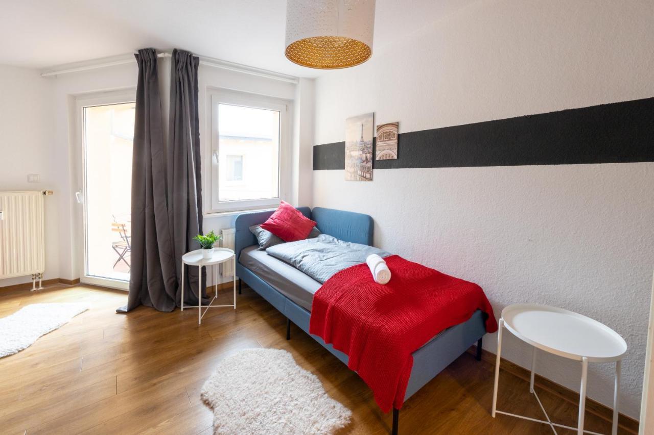 FULL HOUSE Studios - Hawk Apartment - NETFLIX, WiFi inkl Halle  Exterior foto